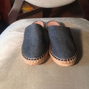 Kensie Hensley Mules nwot